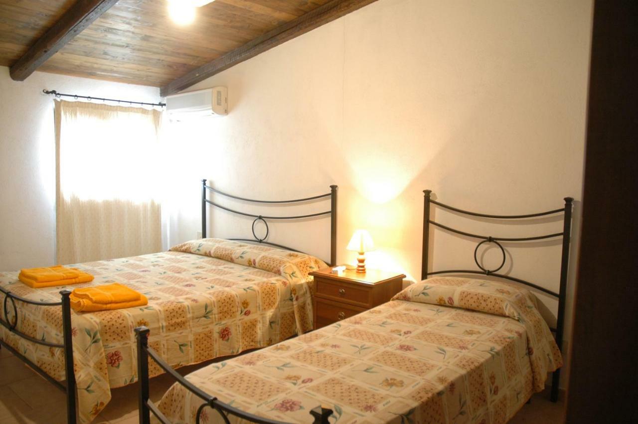 Agriturismo Su Pirastru Sa Castanza Exteriör bild