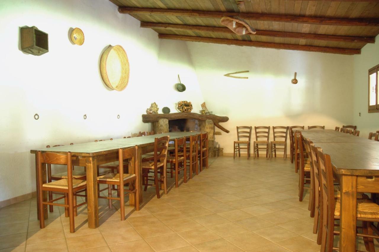 Agriturismo Su Pirastru Sa Castanza Exteriör bild