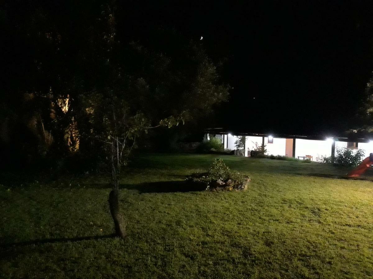 Agriturismo Su Pirastru Sa Castanza Exteriör bild